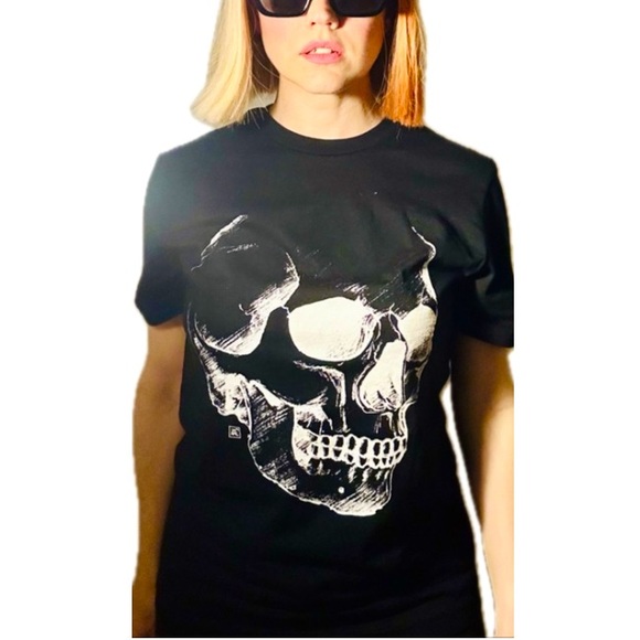 Gildan Tops - Black Skull T-Shirt - Original Artwork - 2024 - Small 🎃👻💀